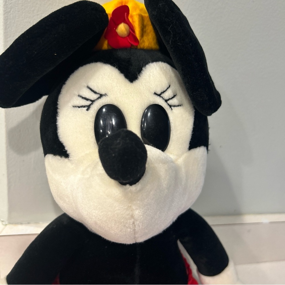 Plush vintage Minnie Mouse from Disneyland Disney World - Picture 2 of 9